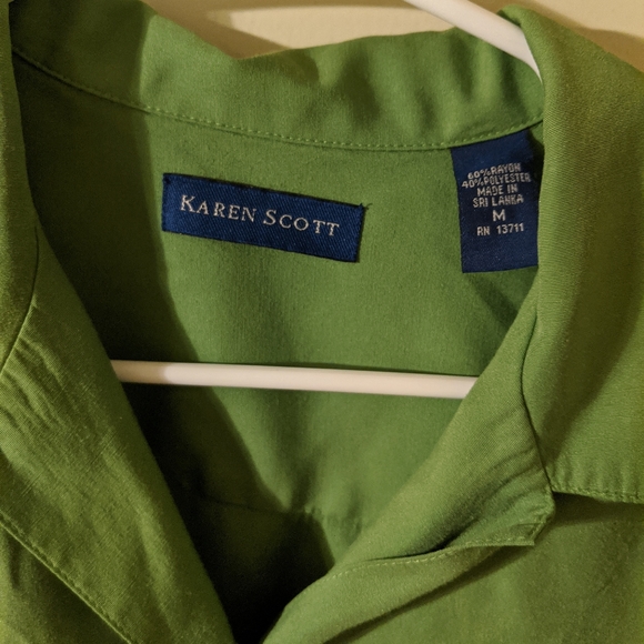 Karen Scott size Medium button up shirt - Picture 3 of 4